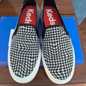 Keds Back and White Slip-on Canvas Shoes